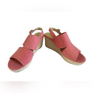 New Liz Claiborne Pink Sandals with Textured Straps